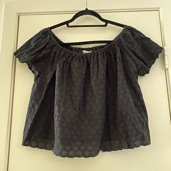 2/$30| Zara eyelet off the shoulder crop t… - Picture 4 of 6